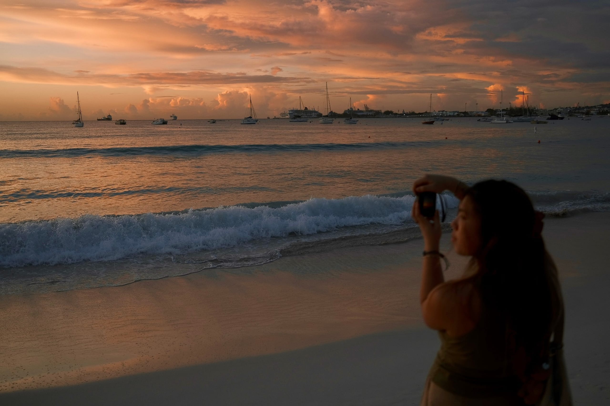 Catching the sunset — A harbor evening